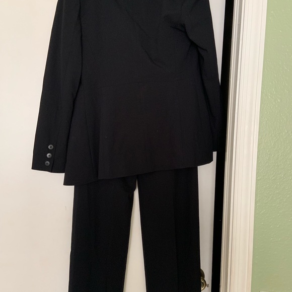 Black suit - Picture 3 of 3